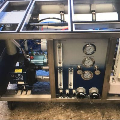 Marine seawater desalination device
