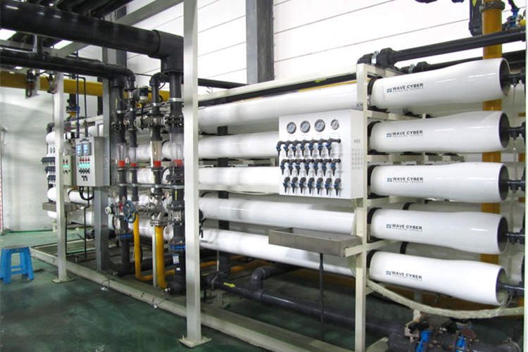 The reverse osmosis device