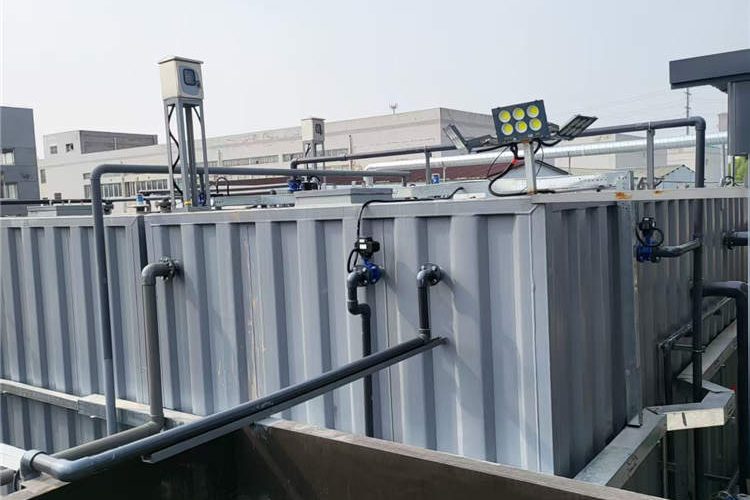 Integrated sewage treatment equipment