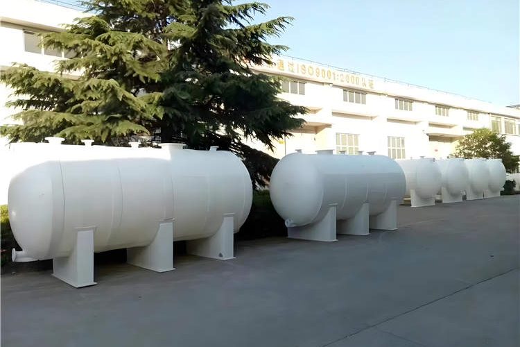 Acid and alkali resistant storage tank