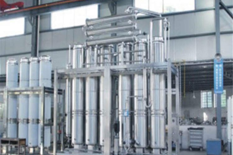 Multi effect distilled water machine